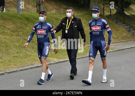 ©PHOTOPQR/OUEST FRANCE/Thomas Besegris / Ouest-France ; Brest ; 24/06/2021 ; Tour de France 2021, départ de Brest (29) Jeudi, deux jours avant le départ. L'équipe Alpecin-Fenix et Mathieu Van der Poel (à droite) Thomas Byregardis / Ouest-France 108. Ausgabe des Radrennens Tour de France, in Brest, Frankreich, Donnerstag, 24. Juni 2021 Stockfoto