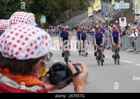 ©PHOTOPQR/OUEST FRANCE/Eddy LEMAISTRE ; BREST ; 24/06/2021 ; Tour de France 2021 - Grand départ Bretagne - Présentation des équipes au Parc de la Chaîne - - Tour de France 2021 - toller Start in der Bretagne - Teampräsentation im Parc de la Chaîne - Stockfoto