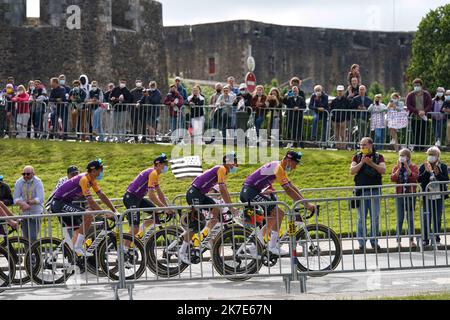 ©PHOTOPQR/OUEST FRANCE/Eddy LEMAISTRE ; BREST ; 24/06/2021 ; Tour de France 2021 - Grand départ Bretagne - Présentation des équipes au Parc de la Chaîne - - Tour de France 2021 - toller Start in der Bretagne - Teampräsentation im Parc de la Chaîne - Stockfoto