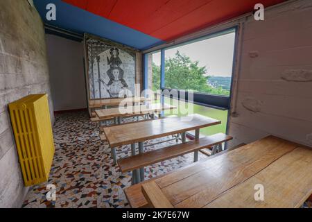 ©PHOTOPQR/L'EST REPUBLICAIN/Lionel VADAM ; Ronchamp ; 24/06/2021 ; Ronchamp le 24/06/2021 - La chapelle Notre-Dame du Haut est une chapelle catholique construite de 1953 à 1955 sur la colline de Bourlémont à Ronchamp en Haute-Saône. Elle est une œuvre de l'architecte franco-suisse Le Corbusier. ICI, l'Abri du pélerin. Foto Lionel VADAM - die Kapelle Notre-Dame du Haut ist eine katholische Kapelle, die von 1953 bis 1955 auf dem Hügel von Bourlémont in Ronchamp in Haute-Saône erbaut wurde. Es ist das Werk des französisch-schweizerischen Architekten Le Corbusier. Stockfoto