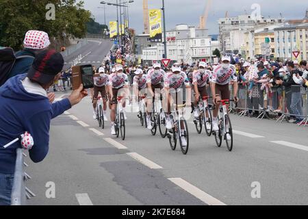 ©PHOTOPQR/OUEST FRANCE/Eddy LEMAISTRE ; BREST ; 24/06/2021 ; Tour de France 2021 - Grand départ Bretagne - Présentation des équipes au Parc de la Chaîne - - Tour de France 2021 - toller Start in der Bretagne - Teampräsentation im Parc de la Chaîne - Stockfoto