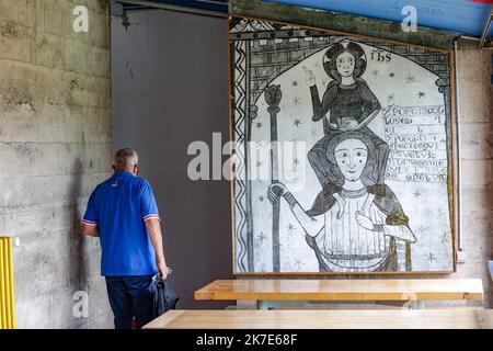 ©PHOTOPQR/L'EST REPUBLICAIN/Lionel VADAM ; Ronchamp ; 24/06/2021 ; Ronchamp le 24/06/2021 - La chapelle Notre-Dame du Haut est une chapelle catholique construite de 1953 à 1955 sur la colline de Bourlémont à Ronchamp en Haute-Saône. Elle est une œuvre de l'architecte franco-suisse Le Corbusier. ICI, l'Abri du pélerin. Foto Lionel VADAM - die Kapelle Notre-Dame du Haut ist eine katholische Kapelle, die von 1953 bis 1955 auf dem Hügel von Bourlémont in Ronchamp in Haute-Saône erbaut wurde. Es ist das Werk des französisch-schweizerischen Architekten Le Corbusier. Stockfoto