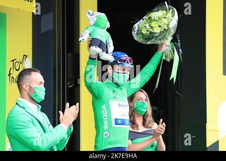 ©Pierre Teyssot/MAXPPP ; TOUR DE FRANCE 2021- UCI Cycling World Tour under Virus Outbreak. Etappe 8. von Oyonnax nach Le Grand Bornand am 3.. Juli 2021, Le Grand Bornand, Frankreich. Mark Cavendish (GBR) DQT trägt sein grünes Trikot. â© Pierre Teyssot/Maxppp Stockfoto