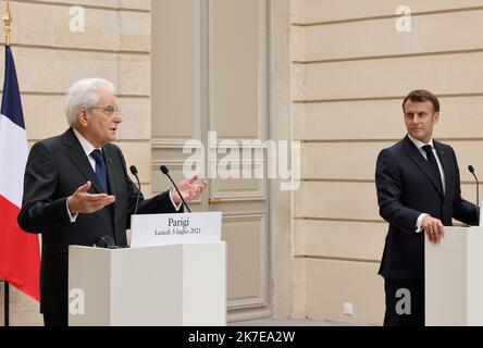 ©PHOTOPQR/LE PARISIEN/Delphine Goldsztejn ; Paris ; 05/07/2021 ; Visite d'état de Sergio Mattarella, président de la République italienne Le président de République française Emmanuel Macron et le président de la République italienne Sergio Mattarella Déclaration conjointe à la Presse Le 05/07/2021 Foto : Delphine Goldsztejn - Paris, Frankreich, juli 5. 2021 der italienische Präsident SergioMattarella trifft den französischen Präsidenten EmmanuelMacron Stockfoto