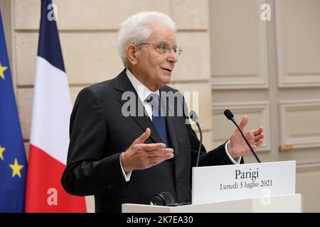 ©PHOTOPQR/LE PARISIEN/Delphine Goldsztejn ; Paris ; 05/07/2021 ; Visite d'état de Sergio Mattarella, président de la République italienne Le président de République française Emmanuel Macron et le président de la République italienne Sergio Mattarella Déclaration conjointe à la Presse Le 05/07/2021 Foto : Delphine Goldsztejn - Paris, Frankreich, juli 5. 2021 der italienische Präsident SergioMattarella trifft den französischen Präsidenten EmmanuelMacron Stockfoto