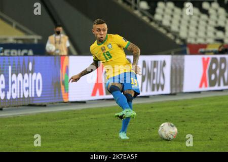 ©Laurent Lairys/MAXPPP - Everton von Brasilien während des Copa America 2021, des Halbfinalspiels zwischen Brasilien und Peru am 6. Juli 2021 im Nilton Santos Stadion in Rio de Janeiro, Brasilien - Foto Laurent Lairys / MAXPPP Stockfoto