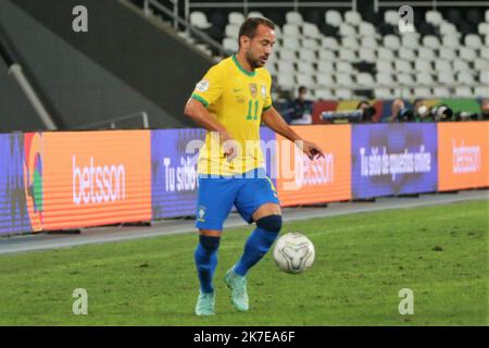 ©Laurent Lairys/MAXPPP - Éverton Ribeiro aus Brasilien während des Halbfinalspiels Copa America 2021 zwischen Brasilien und Peru am 6. Juli 2021 im Nilton Santos Stadion in Rio de Janeiro, Brasilien - Foto Laurent Lairys / MAXPPP Stockfoto