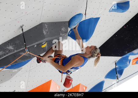 ©PHOTOPQR/LE DAUPHINE/Grégory YETCHMENIZA ; Chamonix-Mont-Blanc ; 12/07/2021 ; Grégory YETCHMENIZA / LE DAUPHINE LIBERE / Photopqr CHAMONIX-MONT-BLANC (HAUTE-SAVOIE) le 12 juillet 2021 Coupe du monde d'escalade à Chamonix Frauen führen Qualifikation sur notre Klettern Foto : Julia Chanourdie am 12. Juli 2021 Stockfoto