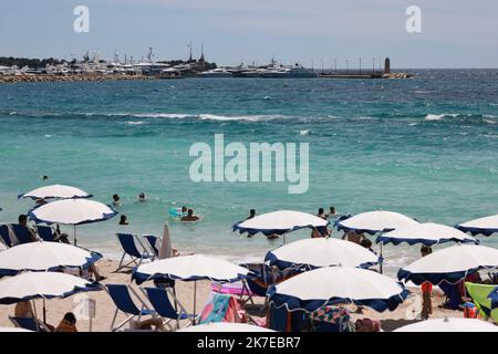 ©Pierre Teyssot/MAXPPP ; Cannes Film Festival 2021. Ausgabe 74. des „Festival International du Film de Cannes“ unter Covid-19 Ausbruch am 13/07/2021 in Cannes, Frankreich. Der Strand und das Meer. â© Pierre Teyssot/Maxppp Stockfoto