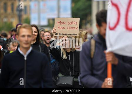 ©PHOTOPQR/VOIX DU NORD/FLORENT MOREAU ; 14/07/2021 ; 14.07.2021. Manifestation anti Pass sanitaire et antivax dans les rues de Lille Lille, Frankreich, 14. 2021. juli Demonstration gegen neue Covid-19-Beschränkungen in Frankreich Stockfoto