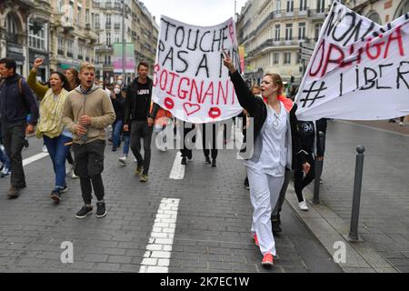 ©PHOTOPQR/VOIX DU NORD/FLORENT MOREAU ; 14/07/2021 ; 14.07.2021. Manifestation anti Pass sanitaire et antivax dans les rues de Lille Lille, Frankreich, 14. 2021. juli Demonstration gegen neue Covid-19-Beschränkungen in Frankreich Stockfoto