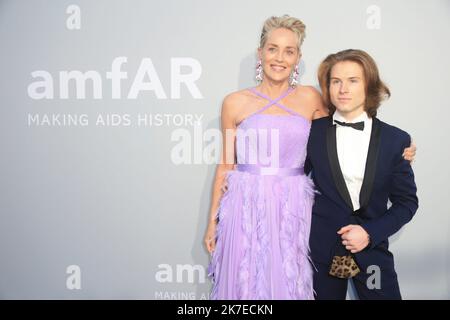 ©PHOTOPQR/NICE MATIN/Sebastien Botella ; Cannes ; 16/07/2021 ; Gala de l'Amfar , Villa Eilenroc au Cap d'Antibes le vendredi 16 juillet 2021 Sharon Stein und ihr Sohn Roan Joseph Bronstein amfar Cannes Gala 2021at Villa Eilenroc auf Juli 16 , 2021 in Cap d'Antibes , Frankreich . Stockfoto