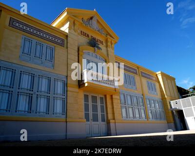 ©PHOTOPQR/LA PROVENCE/LOPEZ Richard ; La Ciotat ; 08/10/2013 ; façade de l'Eden Théâtre plus vieux cinéma au monde... Plus vieux cinéma au monde... - Eden-Théâtre, das älteste Kino der Welt, das noch in Betrieb IST, SÜDLICH VON FRANKREICH LA CIOTAT IN DER NÄHE VON MARSEILLE Stockfoto