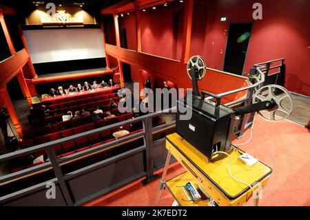 ©PHOTOPQR/LA PROVENCE/VALLAURI Nicolas ; La Ciotat ; 09/10/2013 ; Einweihung de L'Eden Théâtre, cinéma d'Art et d'essai des Frères Lumière ( plus vieux cinéma du monde ), à La Ciotat . Plus vieux cinéma au monde... Plus vieux cinéma au monde... - Eden-Théâtre, das älteste Kino der Welt, das noch in Betrieb IST, SÜDLICH VON FRANKREICH LA CIOTAT IN DER NÄHE VON MARSEILLE Stockfoto