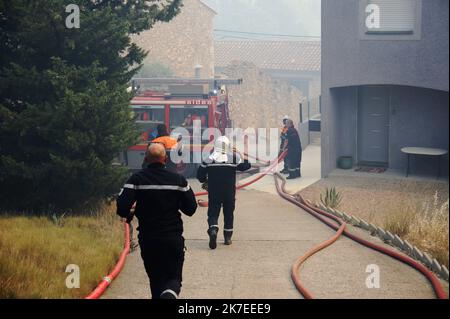 ©PHOTOPQR/L'INDEPENDANT/BOYER Claude ; 24/07/2021 / BRANDSTIFTUNG / feu DE FORET VERS FONTCOUVERTE / - bei Fontcouverte, Südwestfrankreich, juli 24. 2021. Riesige Waldbrände zerstören etwa 500 Hektar Stockfoto