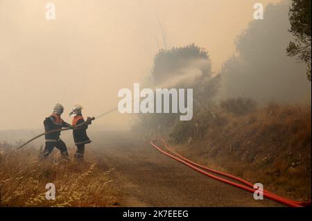 ©PHOTOPQR/L'INDEPENDANT/BOYER Claude ; 24/07/2021 / BRANDSTIFTUNG / feu DE FORET VERS FONTCOUVERTE / - bei Fontcouverte, Südwestfrankreich, juli 24. 2021. Riesige Waldbrände zerstören etwa 500 Hektar Stockfoto