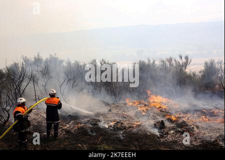 ©PHOTOPQR/L'INDEPENDANT/BOYER Claude ; 24/07/2021 / BRANDSTIFTUNG / feu DE FORET VERS FONTCOUVERTE / - bei Fontcouverte, Südwestfrankreich, juli 24. 2021. Riesige Waldbrände zerstören etwa 500 Hektar Stockfoto