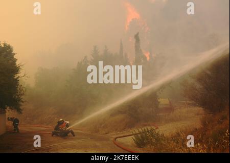 ©PHOTOPQR/L'INDEPENDANT/BOYER Claude ; 24/07/2021 / BRANDSTIFTUNG / feu DE FORET VERS FONTCOUVERTE / - bei Fontcouverte, Südwestfrankreich, juli 24. 2021. Riesige Waldbrände zerstören etwa 500 Hektar Stockfoto