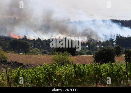 ©PHOTOPQR/L'INDEPENDANT/BOYER Claude ; 24/07/2021 / BRANDSTIFTUNG / feu DE FORET VERS FONTCOUVERTE / - bei Fontcouverte, Südwestfrankreich, juli 24. 2021. Riesige Waldbrände zerstören etwa 500 Hektar Stockfoto