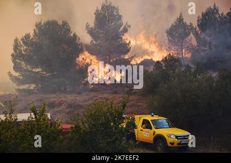 ©PHOTOPQR/L'INDEPENDANT/BOYER Claude ; 24/07/2021 / BRANDSTIFTUNG / feu DE FORET VERS FONTCOUVERTE / - bei Fontcouverte, Südwestfrankreich, juli 24. 2021. Riesige Waldbrände zerstören etwa 500 Hektar Stockfoto