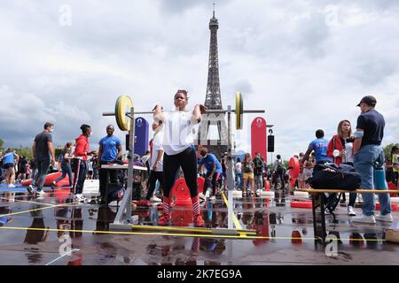 ©PHOTOPQR/LE PARISIEN/Bastien Moignoux ; Paris ; 02/08/2021 ; Paris (16e), France. 02/08/21. Le retour des médaillés des JO de Tokyo au Trocadéro. Activité sportive en marge de la célébra des médailles. - Paris, Frankreich, august 2. 2021. Französische Medaillengewinnerinnen der Olympischen Sommerspiele von Tokio 2020 zurück in Frankreich Stockfoto