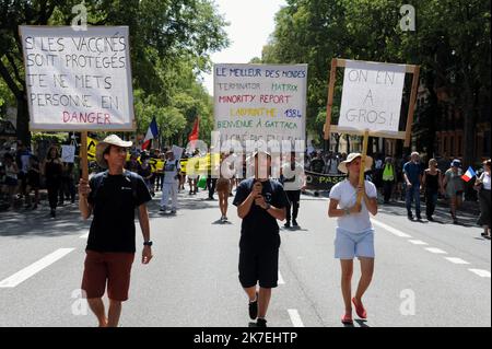 ©PHOTOPQR/LA DEPECHE DU MIDI/FREDERIC CHARMEUX ; TOULOUSE ; 14/08/2021 ; DDM FREDERIC CHARMEUX - SUR LES BOULEVARD , 5 EME SAMEDI DE MANIFESTATION CONTRE LE PASS SANITAIRE FRANKREICH, 2021-08-14. Demonstration gegen den covid Health Pass Stockfoto