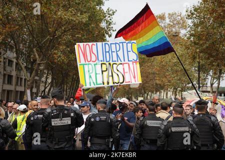 ©PHOTOPQR/LE PARISIEN/Philippe de Poulpiquet ; Paris ; 21/08/2021 ; Paris, le 21 août 2021. Manifestation contre le vacin Covid19. - Frankreich, Paris 21 2021. August Anti-Gesundheits-Pass-Proteste Stockfoto