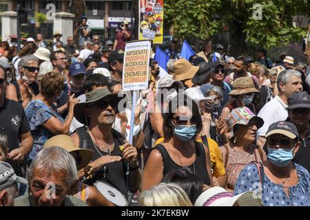 ©PHOTOPQR/L'INDEPENDANT/Michel Clementz ; PERPIGNAN ; 21/08/2021 ; PERPIGNAN LE 21 aout 2021 / SOCIAL / MANIFESTATION CONTRE LE PASS SANITAIRE ET CONTRE LES MEDIAS / PLUS DE 2500 MANIFESTANTS DANS CENTRE VILLE DE PERPIGNAN / ILLUSTRATION / CORTEGE ET MESSAGES / Frankreich, Perpignan Anti-Health Pass proteste August 21 2021 Stockfoto