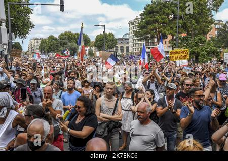 ©PHOTOPQR/L'INDEPENDANT/Michel Clementz ; PERPIGNAN ; 21/08/2021 ; PERPIGNAN LE 21 aout 2021 / SOCIAL / MANIFESTATION CONTRE LE PASS SANITAIRE ET CONTRE LES MEDIAS / PLUS DE 2500 MANIFESTANTS DANS CENTRE VILLE DE PERPIGNAN / ILLUSTRATION / CORTEGE ET MESSAGES / Frankreich, Perpignan Anti-Health Pass proteste August 21 2021 Stockfoto