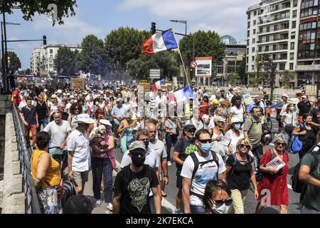 ©PHOTOPQR/L'INDEPENDANT/Michel Clementz ; PERPIGNAN ; 21/08/2021 ; PERPIGNAN LE 21 aout 2021 / SOCIAL / MANIFESTATION CONTRE LE PASS SANITAIRE ET CONTRE LES MEDIAS / PLUS DE 2500 MANIFESTANTS DANS CENTRE VILLE DE PERPIGNAN / ILLUSTRATION / CORTEGE ET MESSAGES / Frankreich, Perpignan Anti-Health Pass proteste August 21 2021 Stockfoto