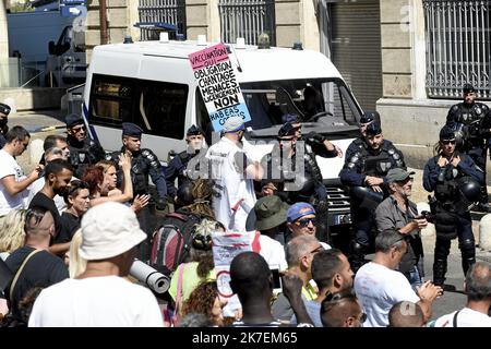 ©PHOTOPQR/LE MIDI LIBRE/SYLVIE CAMBON ; MONTPELLIER ; 28/08/2021 ; MANIFESTATION ANTI PASS SANITAIRE A MONTPELLIER / COVID / - FRANKREICH, AUGUST 28TH 2021. Demonstration gegen covid-19-Zertifikat Stockfoto