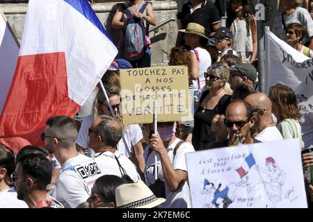 ©PHOTOPQR/LE MIDI LIBRE/SYLVIE CAMBON ; MONTPELLIER ; 28/08/2021 ; MANIFESTATION ANTI PASS SANITAIRE A MONTPELLIER / COVID / - FRANKREICH, AUGUST 28TH 2021. Demonstration gegen covid-19-Zertifikat Stockfoto