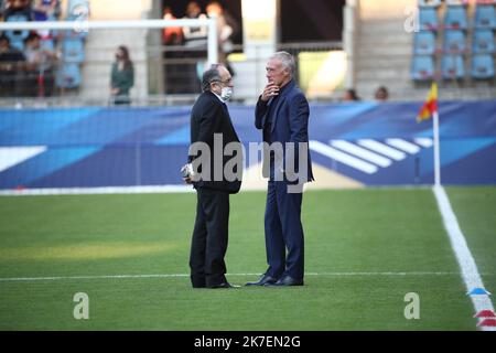 ©PHOTOPQR/LE PARISIEN/Arnaud Journois ; STRASSBURG ; ; FUSSBALL , SPIEL DE QUALIFIKATION POUR LA Coupe DU MONDE FIFA QATAR 2022 , 01/09/2021, STRASSBURG , STADE DE LA MEINAU / FRANKREICH - BOSNIE HERZEGOVINE / Noel Le Graet / Didier Deschamps - Sept 1. 2021. Frankreich gegen Bosnien: WM-Qualifikation Stockfoto