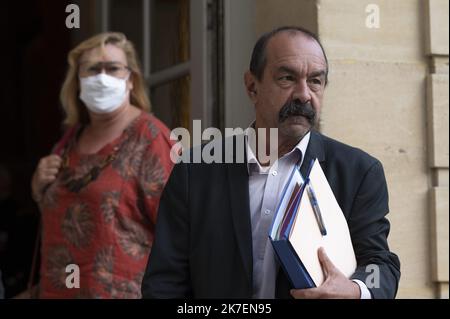 ©Julien Mattia / Le Pictorium/MAXPPP - Julien Mattia / Le Pictorium - 2/9/2021 - Frankreich / Ile-de-France / Paris - Arrivee du secretaire General de la CGT, Philippe Martinez pour un entrétien avec le Premier Ministre et les representants sociaux a l'Hotel de Matignon, A Paris le 2 Septembre 2021 / 2/9/2021 - Frankreich / Ile-de-France (Region) / Paris - Ankunft des CGT-Generalsekretärs Philippe Martinez zu einem Treffen mit dem Premierminister und Sozialvertretern am 2. September 2021 im Hotel de Matignon in Paris Stockfoto