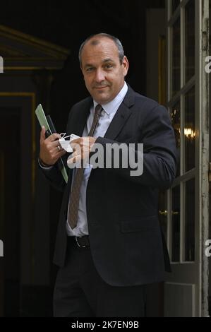 ©Julien Mattia / Le Pictorium/MAXPPP - Julien Mattia / Le Pictorium - 1/9/2021 - Frankreich / Ile-de-France / Paris - Arrivee du secretaire General de la CFDT, Laurent Berger pour un entretien avec le Premier Ministre et les representants sociaux a l'Hotel de Matignon, A Paris le 2 Septembre 2021 / 1/9/2021 - Frankreich / Ile-de-France (Region) / Paris - Ankunft des CFDT-Generalsekretärs Laurent Berger zu einem Treffen mit dem Premierminister und Sozialvertretern am 2. September 2021 im Hotel de Matignon in Paris Stockfoto