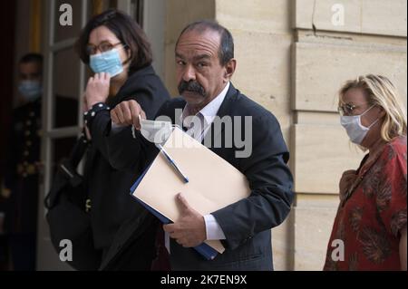 ©Julien Mattia / Le Pictorium/MAXPPP - Julien Mattia / Le Pictorium - 2/9/2021 - Frankreich / Ile-de-France / Paris - Arrivee du secretaire General de la CGT, Philippe Martinez pour un entrétien avec le Premier Ministre et les representants sociaux a l'Hotel de Matignon, A Paris le 2 Septembre 2021 / 2/9/2021 - Frankreich / Ile-de-France (Region) / Paris - Ankunft des CGT-Generalsekretärs Philippe Martinez zu einem Treffen mit dem Premierminister und Sozialvertretern am 2. September 2021 im Hotel de Matignon in Paris Stockfoto