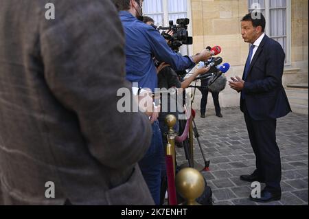 ©Julien Mattia / Le Pictorium/MAXPPP - Julien Mattia / Le Pictorium - 2/9/2021 - Frankreich / Ile-de-France / Paris - Le President du Medef, geoffroy Roux de Bezieux en fin d'entretien parle a la Presse a l'Hotel de Matignon, A Paris le 2 Septembre 2021 / 2/9/2021 - Frankreich / Ile-de-France (Region) / Paris - der Präsident von Medef, Geoffroy Roux de Bezieux, am Ende eines Interviews mit der Presse im Hotel de Matignon, in Paris am 2. September 2021 Stockfoto