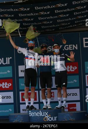 ©Laurent Lairys/MAXPPP - Matej Mohoric von Barhain - siegreich, Simon Colbrelli von Barhain - siegreich und Victor Campenaerts vom Team Qhubeka Nexthash während der Benelux Tour 2021, Etappe 7, Namur - Geraardsbergen, Grammont (180,9 km) am 5. September 2021 in Geraardsbergen, Grammont, Belgien - Foto Laurent Lairys / MAXPPP Stockfoto