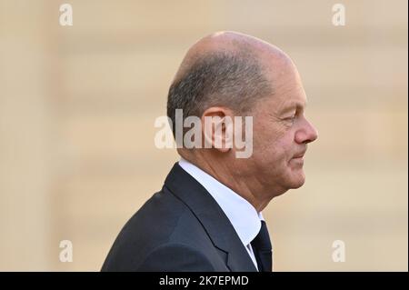 ©Julien Mattia / Le Pictorium/MAXPPP - Julien Mattia / Le Pictorium - 06/09/2021 - Frankreich / Ile-de-France / Paris - DEPART du Vice-Chancelier et candidat du parti Social-Democracrate a la chancellerie föderale allemande, Herr Olaf Scholz au Palais de l'Elysee, pour son entretien avec le President de la Republique, Emmanuel Macron au Palais de l'Elysee le 6 Septembre 2021 / 06/09/2021 - Frankreich / Ile-de-France (Region) / Paris - Abgang des Vizekanzlers und Kandidaten der Sozialdemokratischen Partei für das Bundeskanzleramt, Olaf Scholz, zum Elysee-Palast zu seinem Treffen mit Stockfoto