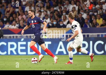 ©PHOTOPQR/LE PARISIEN/Arnaud Journois ; DECINES ; 07/09/2021 ; FUSSBALL , SPIEL DE QUALIFICATION POUR LA Coupe DU MONDE FIFA QATAR 2022 , 07/09/2021 , LYON , GROUPAMA STADIUM / FRANKREICH - FINLANDE / Adrien Rabiot Qualification Fußballspiel zwischen Frankreich und Finnland in Decines-Charpieu in der Nähe von Lyon, Zentralfrankreich am 7. September 2021. Stockfoto