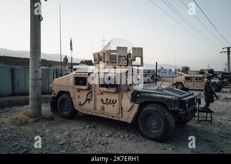 ©Adrien Vautier / Le Pictorium/MAXPPP - Adrien Vautier / Le Pictorium - 06/09/2021 - Afghanistan - UN humvee de l'armee afghane, desormais aux mains des talibans, Symbole de la deroute . / 06/09/2021 - Afghanistan - Ein Humvee der afghanischen Armee, jetzt in den Händen der Taliban, Symbol der Raserei. Stockfoto