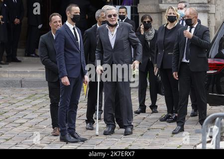 ©PHOTOPQR/LE PARISIEN/olivier corsan ; Paris ; 10/09/2021 ; Paris, Frankreich, le 10 septembre 2021. Obsèques de l'acteur Jean-Paul Belmondo à l'église de Saint-Germain des Près. Alain Delon Trauerfeier für den verstorbenen französischen Schauspieler Jean Paul Belmondo in der Kirche Saint Germain des Pres am 10. September 2021 Stockfoto