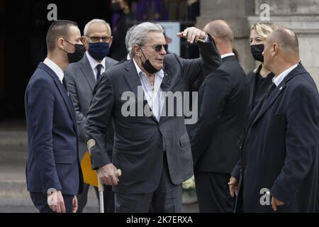 ©PHOTOPQR/LE PARISIEN/olivier corsan ; Paris ; 10/09/2021 ; Paris, Frankreich, le 10 septembre 2021. Obsèques de l'acteur Jean-Paul Belmondo à l'église de Saint-Germain des Près. Alain Delon Trauerfeier für den verstorbenen französischen Schauspieler Jean Paul Belmondo in der Kirche Saint Germain des Pres am 10. September 2021 Stockfoto