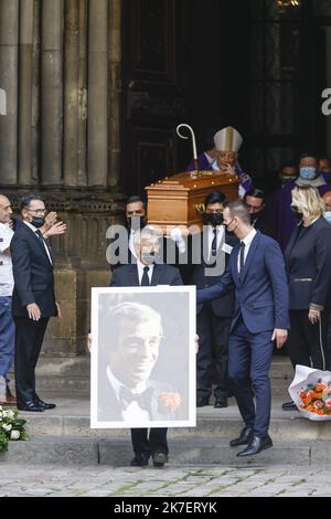 ©PHOTOPQR/LE PARISIEN/olivier corsan ; Paris ; 10/09/2021 ; Paris, Frankreich, le 10 septembre 2021. Obsèques de l'acteur Jean-Paul Belmondo à l'église de Saint-Germain des Près. Trauerfeier für den verstorbenen französischen Schauspieler Jean Paul Belmondo in der Kirche Saint Germain des Pres im September 10, 2021 Stockfoto