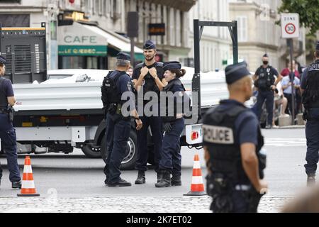 ©PHOTOPQR/LE PARISIEN/olivier corsan ; Paris ; 10/09/2021 ; Paris, Frankreich, le 10 septembre 2021. Obsèques de l'acteur Jean-Paul Belmondo à l'église de Saint-Germain des Près. Trauerfeier für den verstorbenen französischen Schauspieler Jean Paul Belmondo in der Kirche Saint Germain des Pres im September 10, 2021 Stockfoto