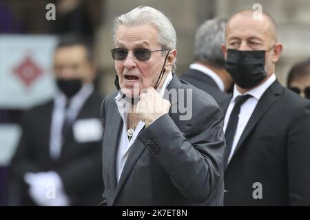 ©Sebastien Muylaert/MAXPPP - der französische Schauspieler Alain Delon kommt zur Beerdigung des verstorbenen französischen Schauspielers Jean-Paul Belmondo in der Kirche Saint-Germain-des-Pres in Paris, Frankreich. Belmondo starb am 06. September 2021 im Alter von 88 Jahren. 10.09.2021 Stockfoto