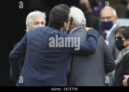 ©Sebastien Muylaert/MAXPPP - der französische Schauspieler Alain Delon sein Sohn Anthony Delon kommt zur Beerdigung des verstorbenen französischen Schauspielers Jean-Paul Belmondo in der Kirche Saint-Germain-des-Pres in Paris, Frankreich. Belmondo starb am 06. September 2021 im Alter von 88 Jahren. 10.09.2021 Stockfoto