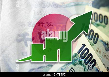 Wirtschaftsdiagramm: Steigender Pfeil, Japan-Flagge und Bargeld, japanische Yen-Banknoten Stockfoto