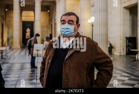 â©PHOTOPQR/Sud OUEST/guillaume bonnaud ; Bordeaux ; 20/09/2021 ; LE 20 SEPTEMBRE 2021 / A BORDEAUX / AU TRIBUNAL CORECTIONNNEL / CLASSEMENT DES VINS DE SAINT EMILION / CLASSEMENT DE SAINT EMILION POUR 2 FIGURES GIRONDINES / PH GUILLAUME BONNAUD / L'UNE DES PARTIES CIVILE HERR ANDRE GIRAUD PROPRIETAIRE DU CHATEAU LA TOUR DU PIN FIGEAC ZWEI FIGUREN Der französische Bodeaux vor Gericht wegen der umstrittenen Einstufung des Saint-Ã‰Milion Weins. Stockfoto