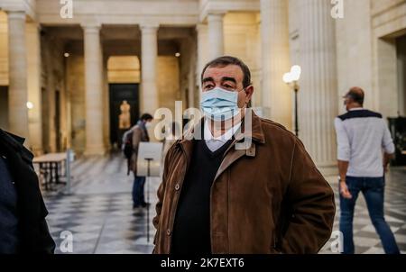 â©PHOTOPQR/Sud OUEST/guillaume bonnaud ; Bordeaux ; 20/09/2021 ; LE 20 SEPTEMBRE 2021 / A BORDEAUX / AU TRIBUNAL CORECTIONNNEL / CLASSEMENT DES VINS DE SAINT EMILION / CLASSEMENT DE SAINT EMILION POUR 2 FIGURES GIRONDINES / PH GUILLAUME BONNAUD / L'UNE DES PARTIES CIVILE HERR ANDRE GIRAUD PROPRIETAIRE DU CHATEAU LA TOUR DU PIN FIGEAC - ZWEI FIGUREN Des französischen Bodeaux wegen der umstrittenen Einstufung des Saint-Ã‰-Milion-Weines vor Gericht gestellt. Stockfoto